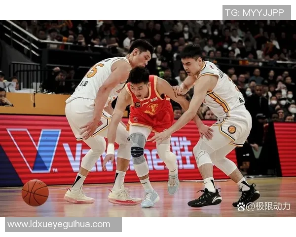 火箭队与中国男篮的精彩对决展现篮球魅力与团队精神的巅峰较量 火箭队与中国男篮的精彩对决展现篮球魅力与团队精神的巅峰较量